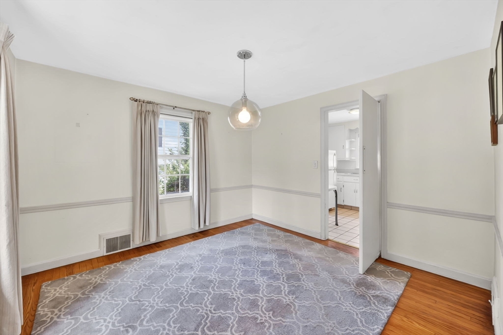 121 Benz Street Springfield, MA 01118 - Photo 12 of 40