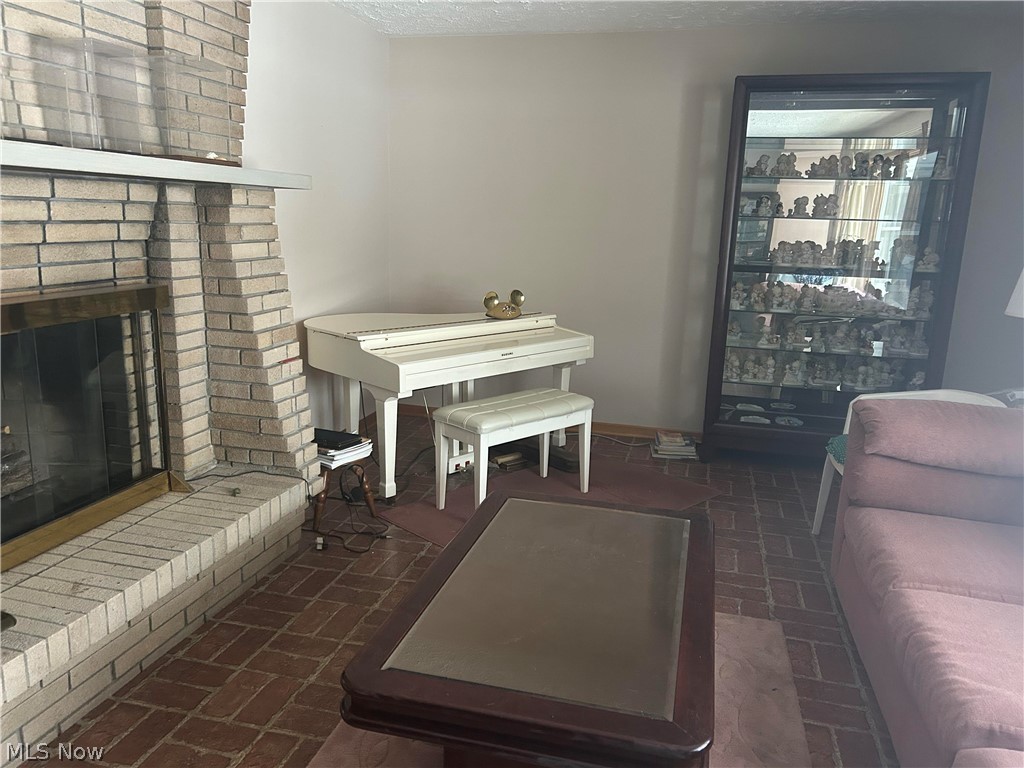115 Lester Road New Franklin, OH 44319 - Photo 5 of 15 living room