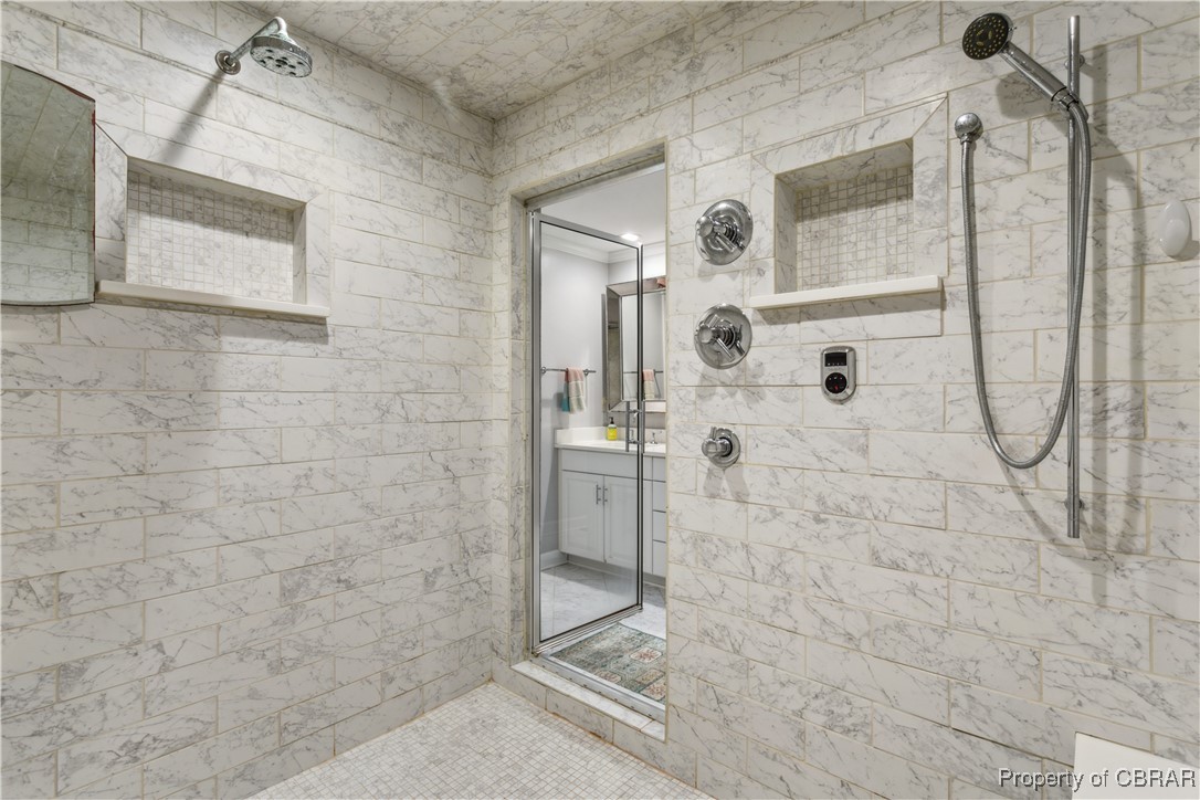 9300 Marlfield Road Gloucester, VA 23061 - Photo 36 of 50 Bathroom with tiled shower