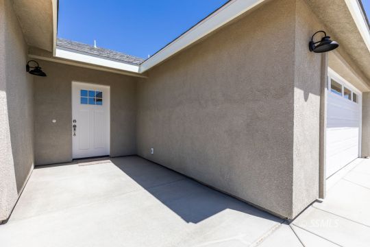 1012 Sims Street Ridgecrest, CA 93555 - Photo 6 of 36 a view of a hallway with windows