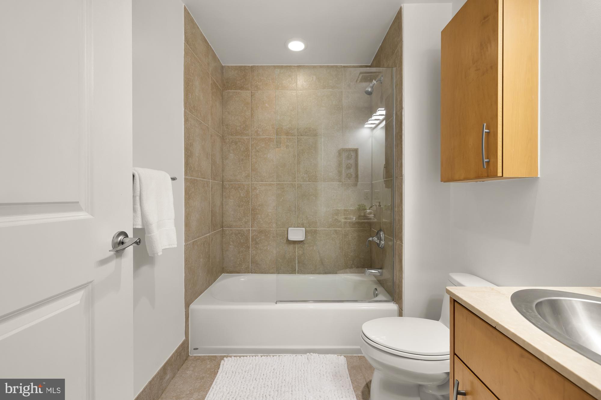 1444 Church Street Northwest, Unit 506 Washington, DC 20005 - Photo 27 of 37 Second Full Bathroom with Tub/Shower