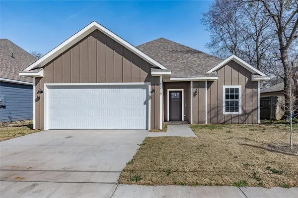 $249,900 | 1219 South Montgomery Street, Sherman, TX 75090
