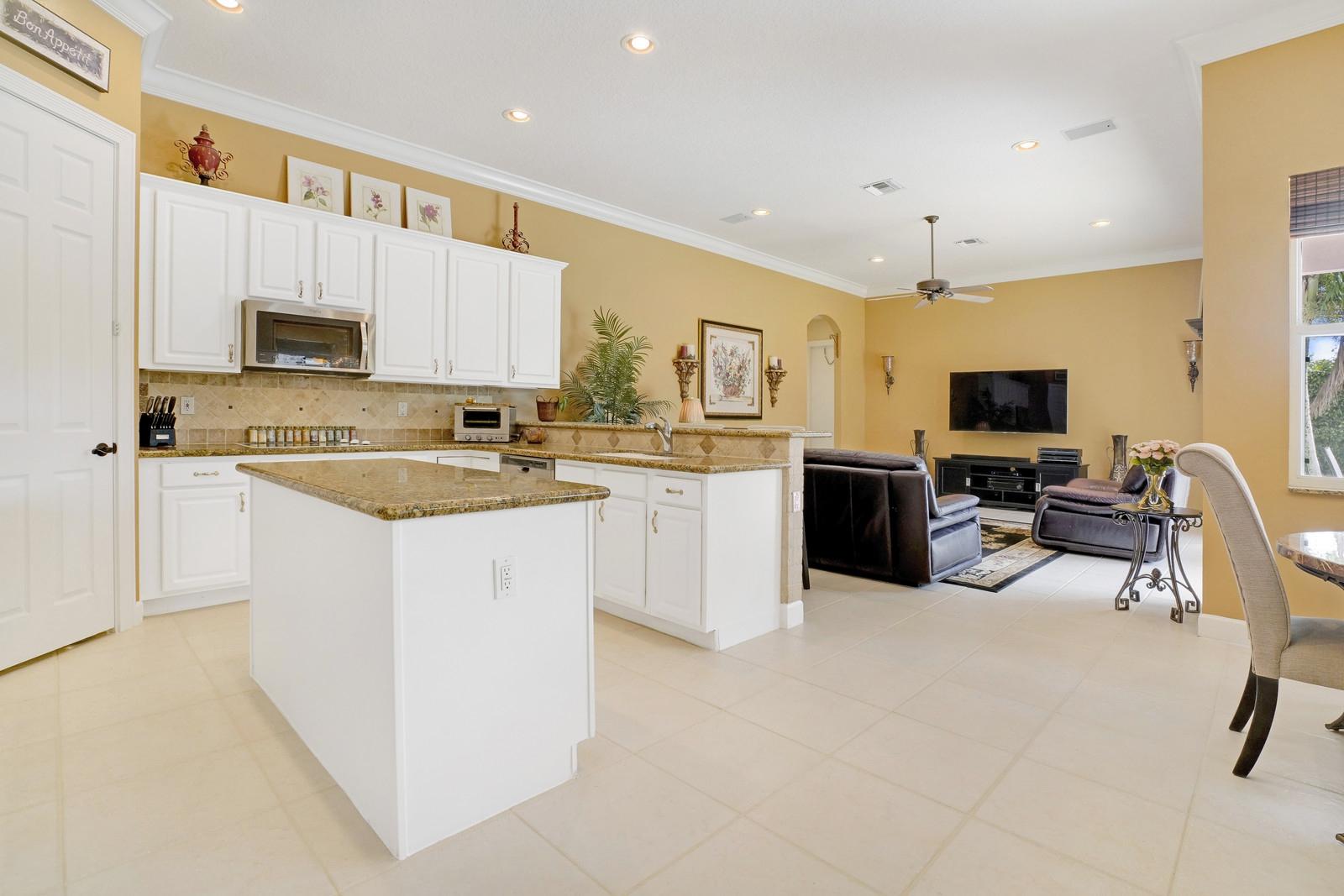 21230 Falls Ridge Way Boca Raton, FL 33428 - Photo 8 of 44 21230 (6)