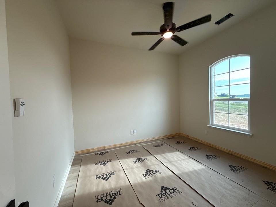 128 Oak Grv Way Springtown, TX 76082 - Photo 5 of 19