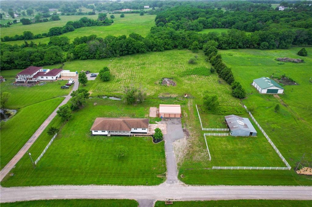 22922 Bedford Road Spring Hill, KS 66083 - Photo 6 of 38