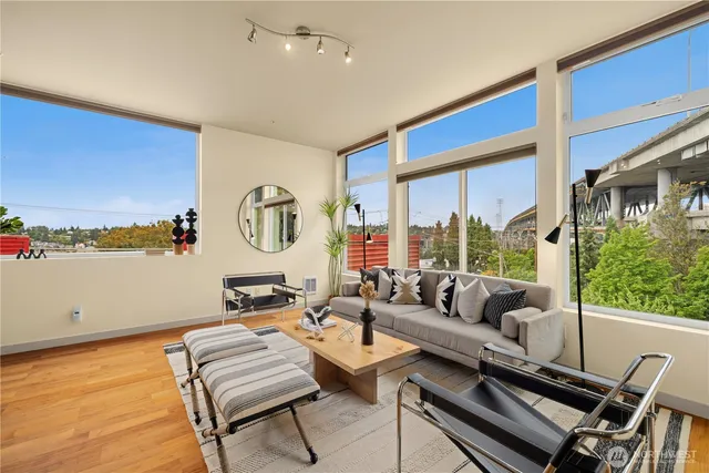 $349,500 | 2960 Eastlake Avenue East, Unit 403, Seattle, WA 98102