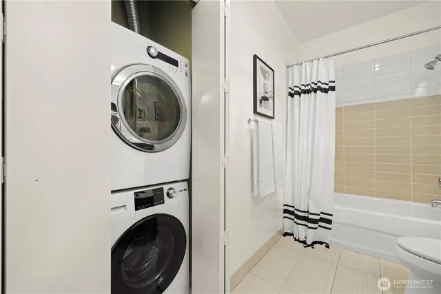 $349,500 | 2960 Eastlake Avenue East, Unit 403, Seattle, WA 98102