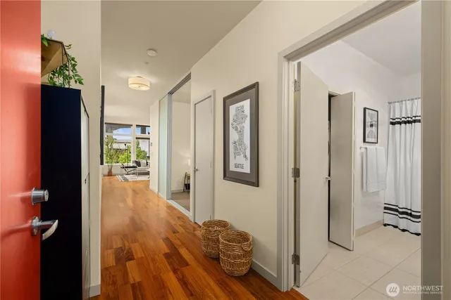 $349,500 | 2960 Eastlake Avenue East, Unit 403, Seattle, WA 98102