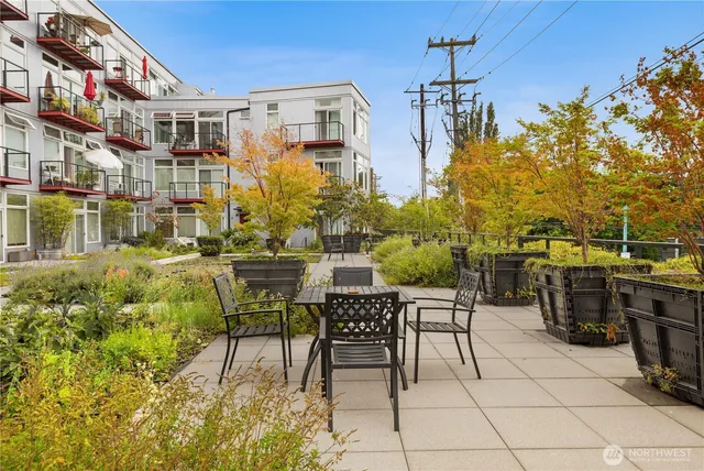 $349,500 | 2960 Eastlake Avenue East, Unit 403, Seattle, WA 98102