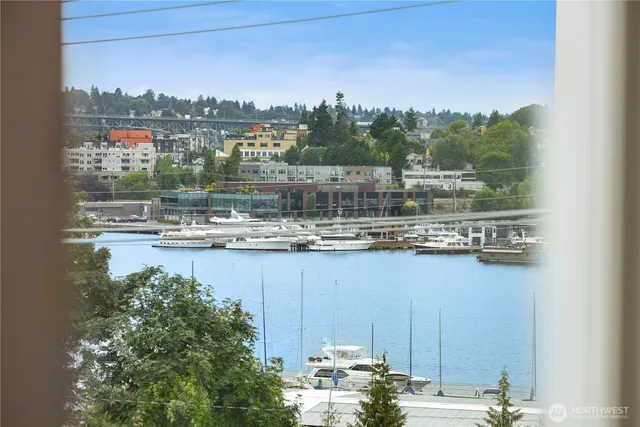$349,500 | 2960 Eastlake Avenue East, Unit 403, Seattle, WA 98102