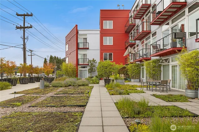 $349,500 | 2960 Eastlake Avenue East, Unit 403, Seattle, WA 98102