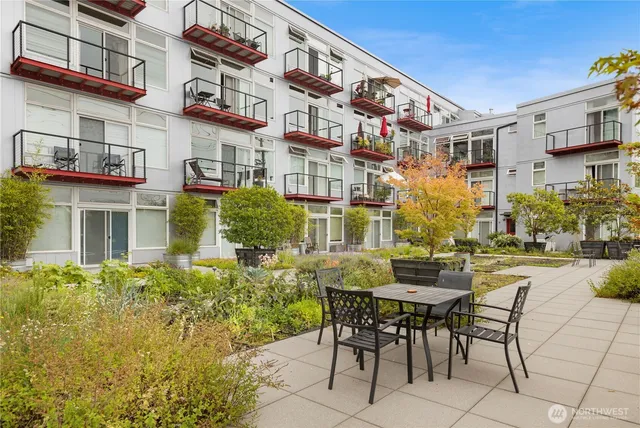$349,500 | 2960 Eastlake Avenue East, Unit 403, Seattle, WA 98102