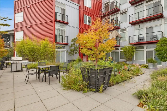 $349,500 | 2960 Eastlake Avenue East, Unit 403, Seattle, WA 98102
