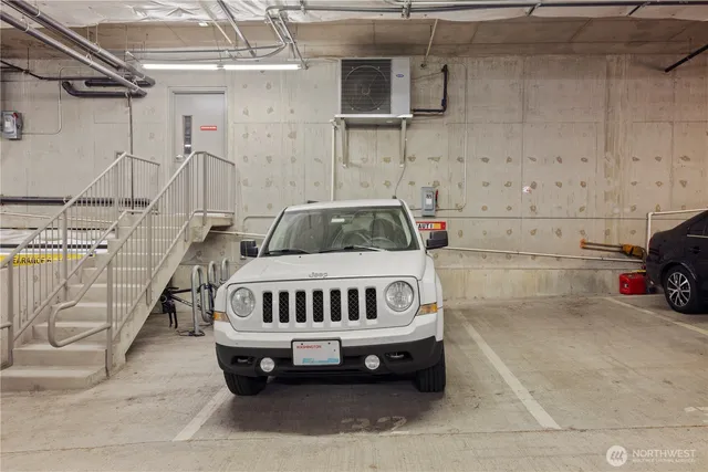 $349,500 | 2960 Eastlake Avenue East, Unit 403, Seattle, WA 98102