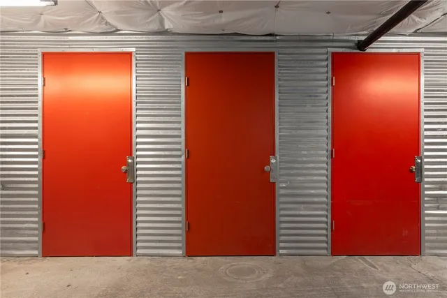 $349,500 | 2960 Eastlake Avenue East, Unit 403, Seattle, WA 98102