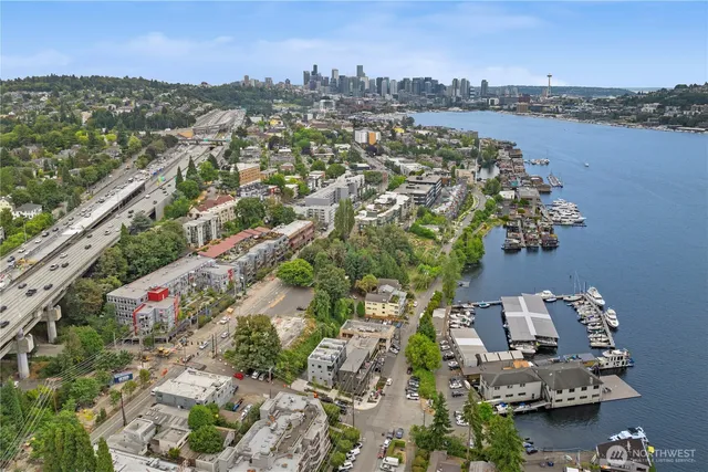 $349,500 | 2960 Eastlake Avenue East, Unit 403, Seattle, WA 98102