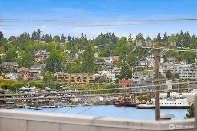 $349,500 | 2960 Eastlake Avenue East, Unit 403, Seattle, WA 98102