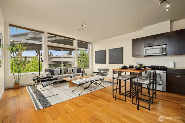 $349,500 | 2960 Eastlake Avenue East, Unit 403, Seattle, WA 98102