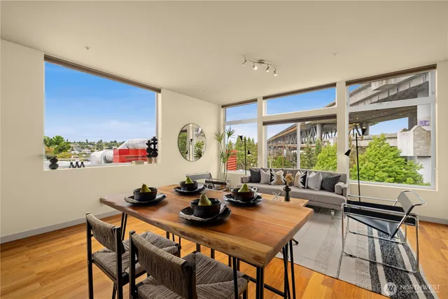 $349,500 | 2960 Eastlake Avenue East, Unit 403, Seattle, WA 98102