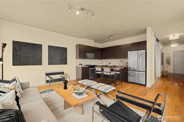 $349,500 | 2960 Eastlake Avenue East, Unit 403, Seattle, WA 98102