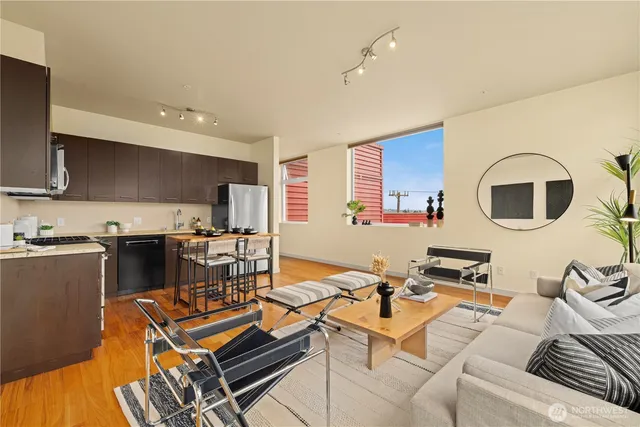 $349,500 | 2960 Eastlake Avenue East, Unit 403, Seattle, WA 98102