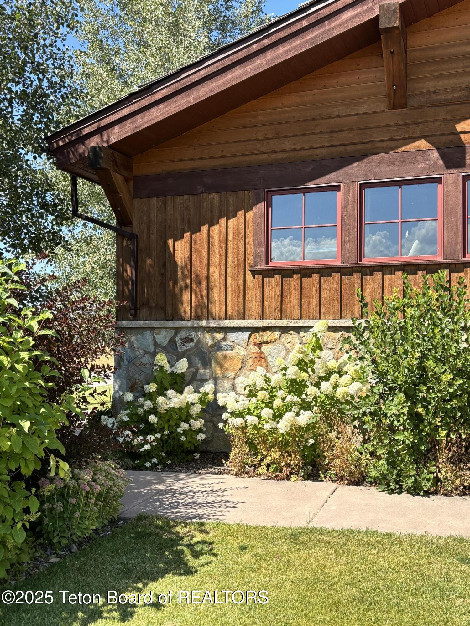 90 Bison Drive Victor, ID 83455 - Photo 4 of 33 IMG_0562