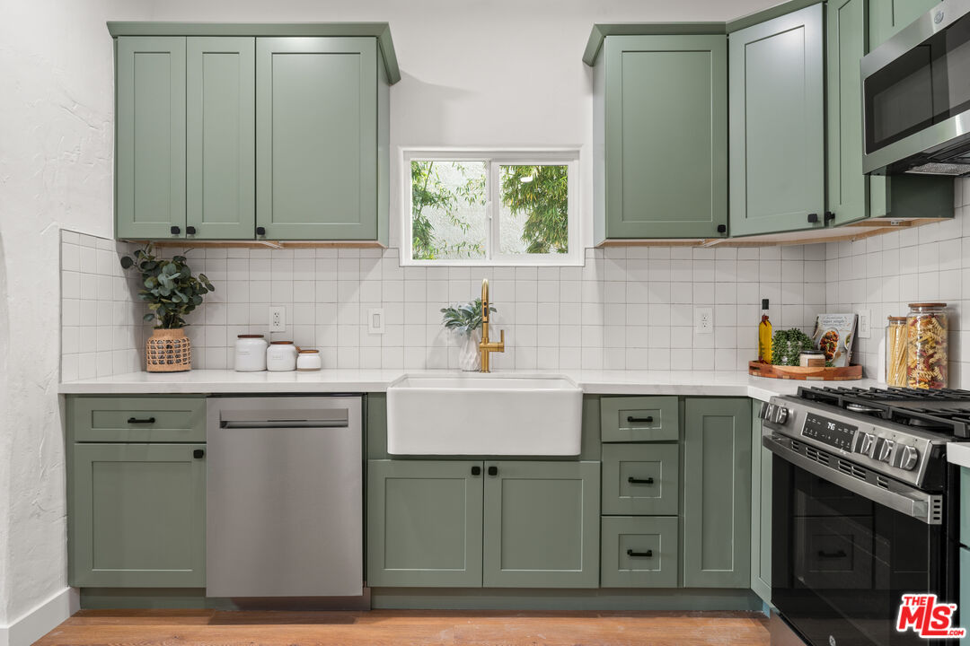 509 1/2 North Hobart Boulevard Los Angeles, CA 90004 - Photo 7 of 13