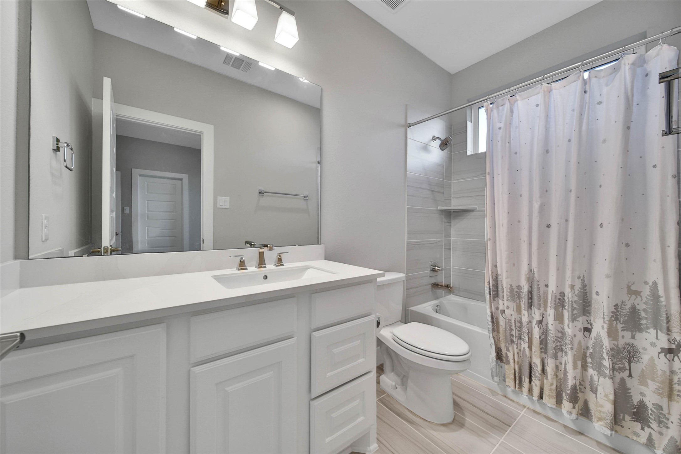29402 Cir S Rnch Trail Fulshear, TX 77406 - Photo 40 of 50 Ensuite Bath for Bedroom #5.