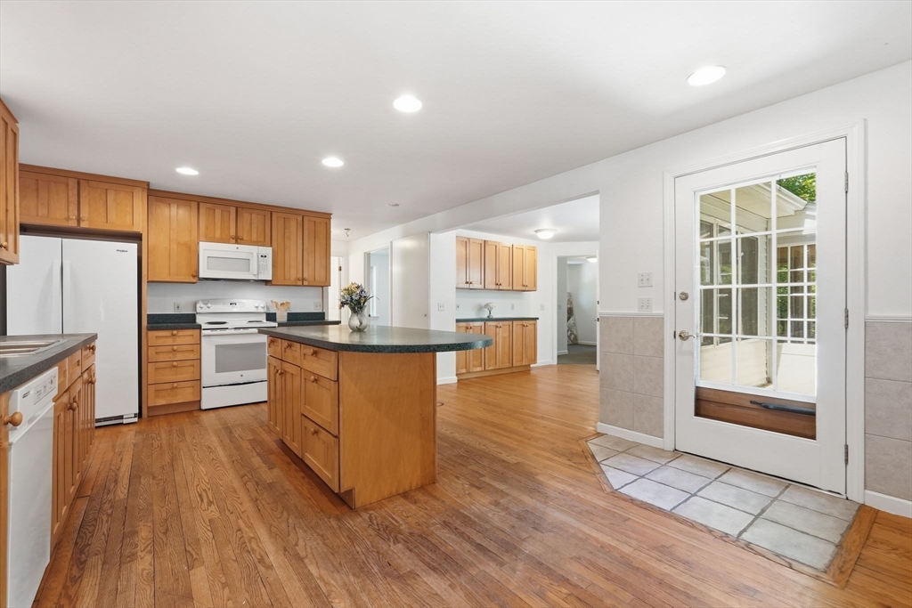 28 Hulst Road Amherst, MA 01002 - Photo 13 of 42