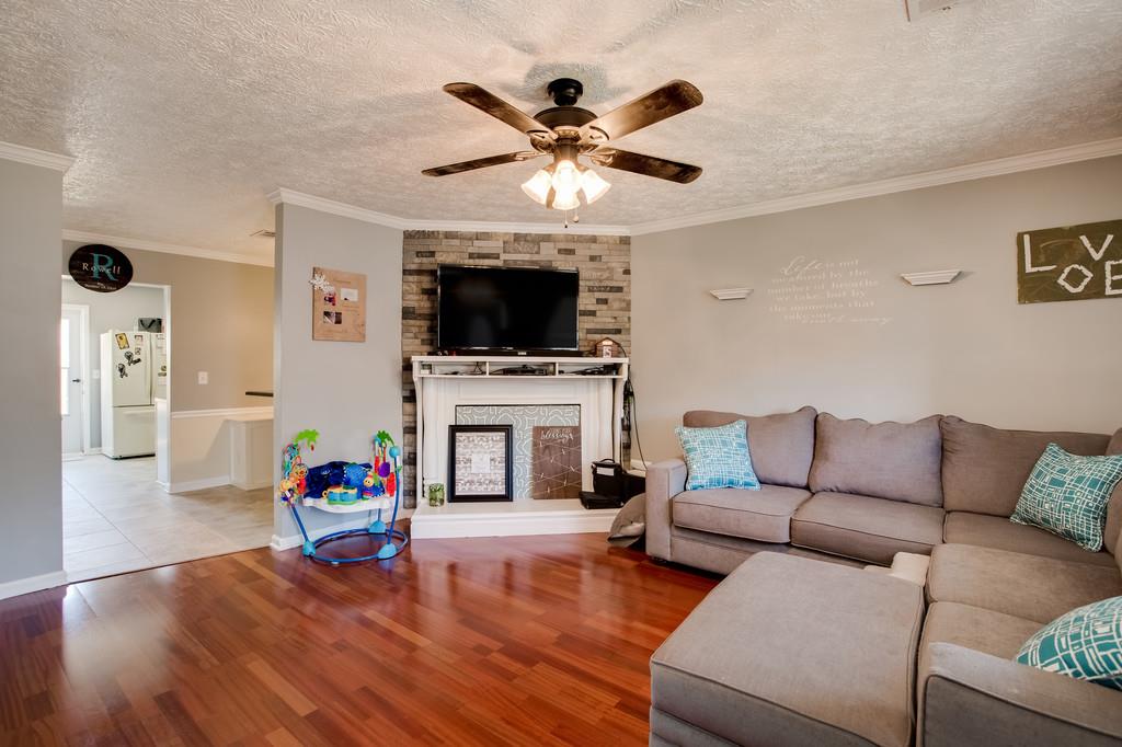 430 Walton Ferry Road, Unit 200 Hendersonville, TN 37075 - Photo 4 of 28 a living room with furniture and a flat screen tv