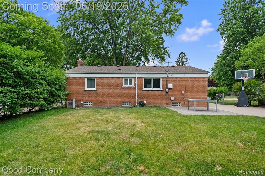 1390 Catalpa Drive Rochester, MI 48307 - Photo 18 of 21