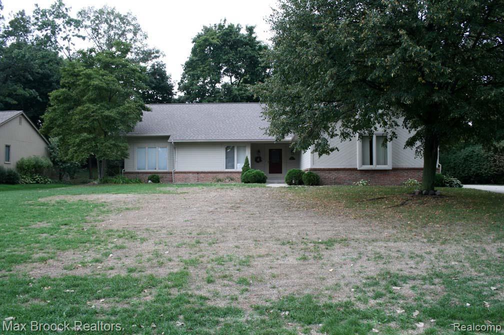 2072 Kemp Road Bloomfield Hills, MI 48302 - Photo 1 of 1 Front