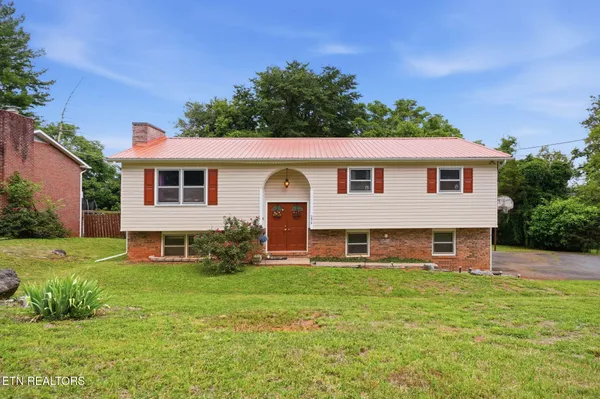 $300,000 | 236 Royal Drive, Kingsport, TN 37663
