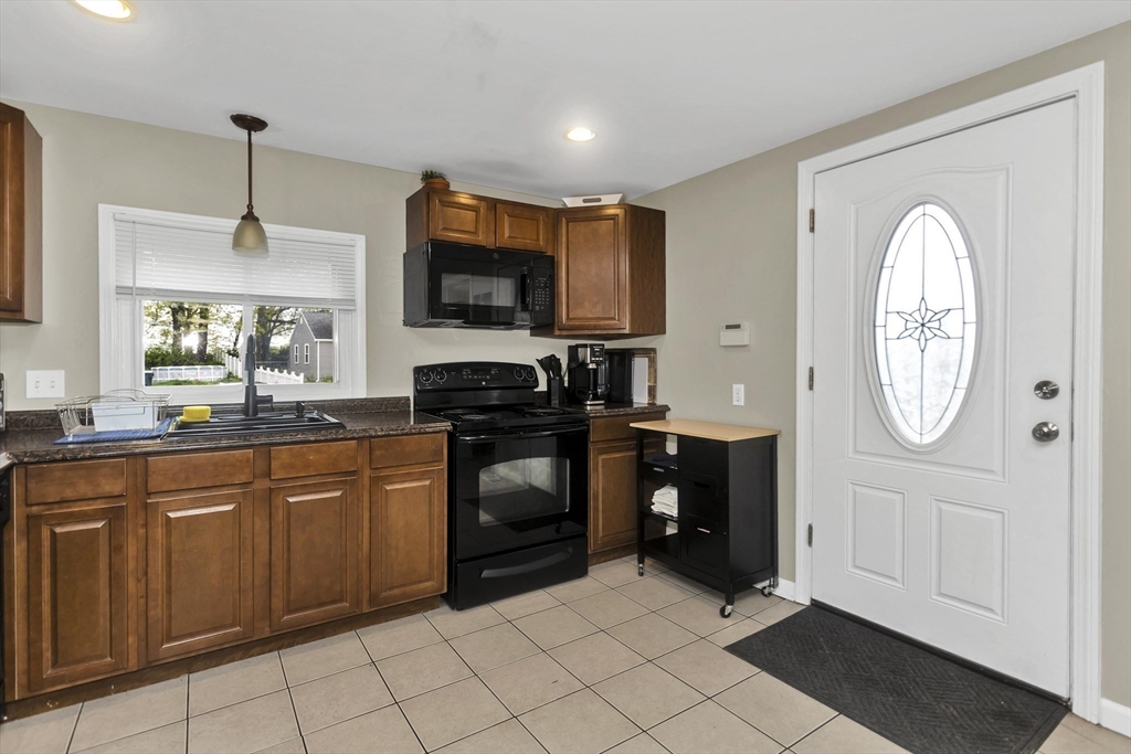 4 Jean Drive Springfield, MA 01104 - Photo 11 of 33