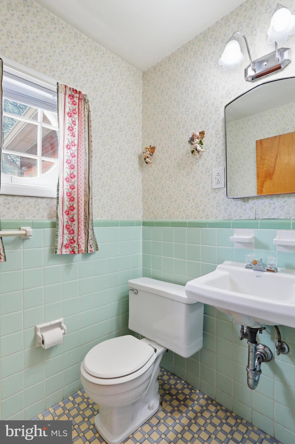 13152 Welty Road Waynesboro, PA 17268 - Photo 21 of 58 Main Level Half Bath