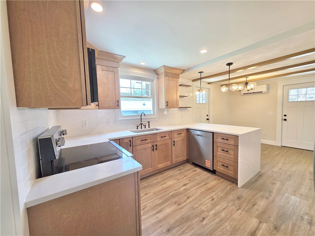 8 Wolf Hill Road Smithfield, RI 02917 - Photo 5 of 19
