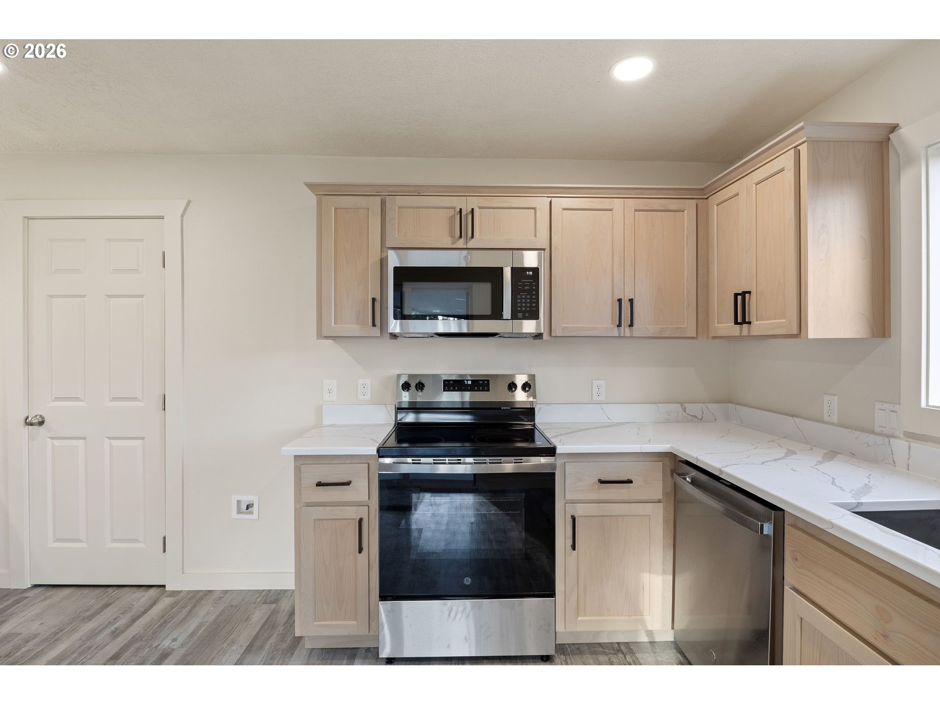 114 East 3rd Street Lowell, OR 97452 - Photo 10 of 31
