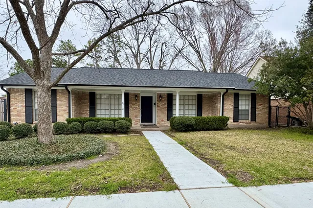 $2,150 | 8218 Edgemoor Drive, Houston, TX 77036