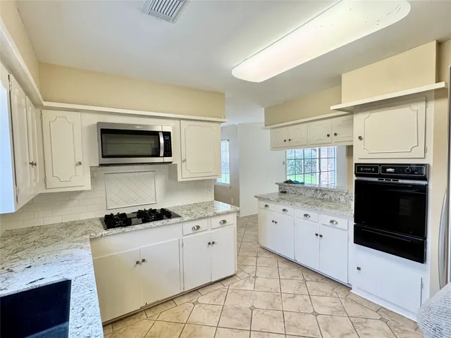 $2,150 | 8218 Edgemoor Drive, Houston, TX 77036