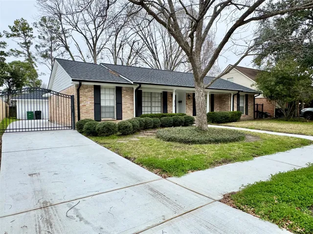 $2,150 | 8218 Edgemoor Drive, Houston, TX 77036