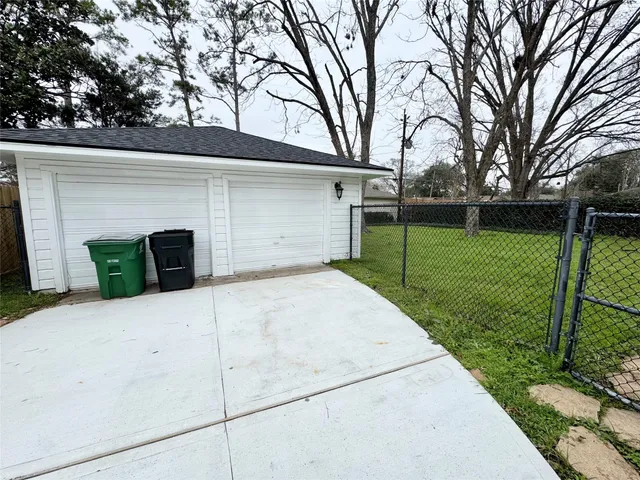 $2,150 | 8218 Edgemoor Drive, Houston, TX 77036