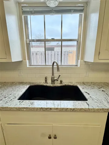 $2,150 | 8218 Edgemoor Drive, Houston, TX 77036