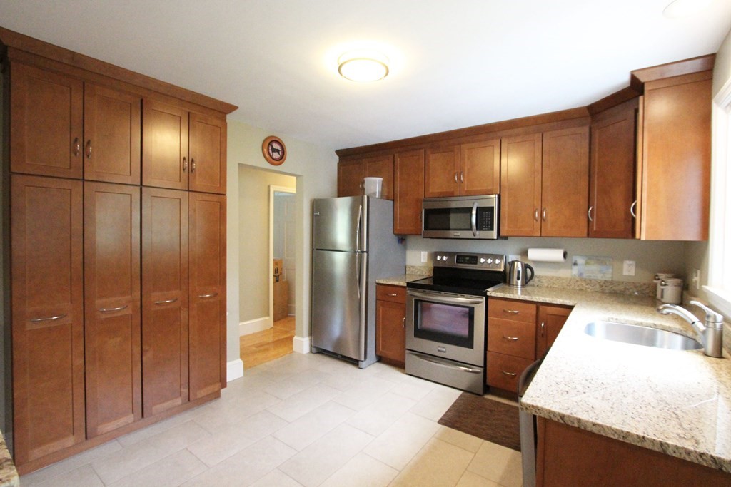 779 Bridge Road Northampton, MA 01060 - Photo 13 of 32 Gallery Image 13