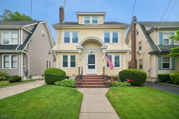 $699,999 | 223 Keats Avenue, Elizabeth, NJ 07208