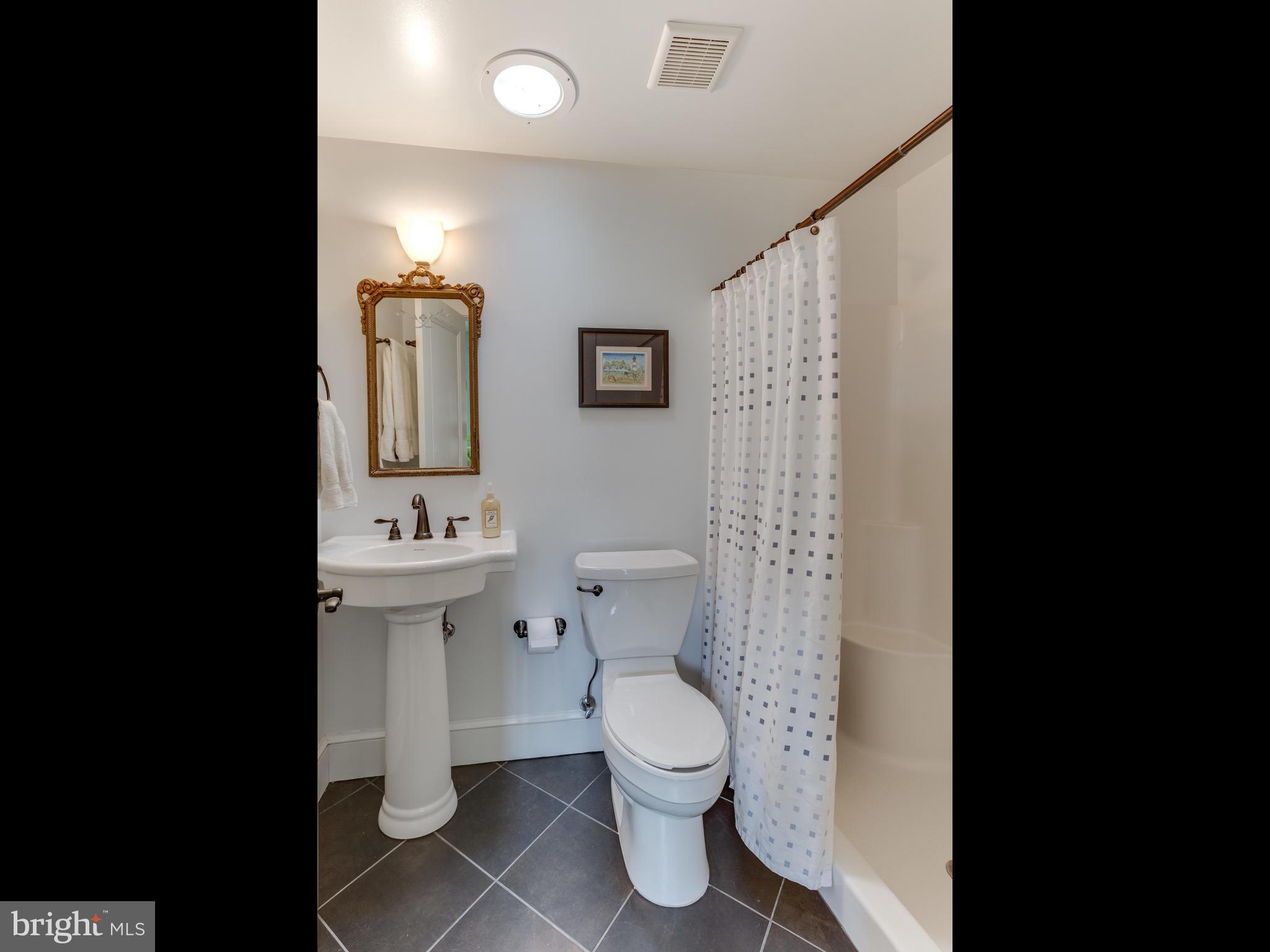 1144 Delaplane Grade Road Upperville, VA 20184 - Photo 8 of 19 Bath