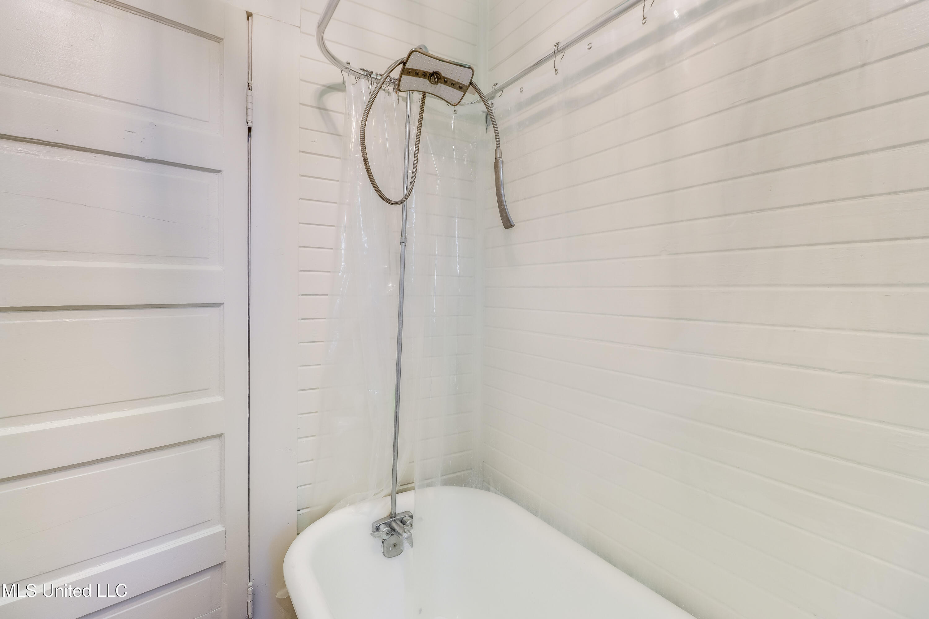 701 Commerce Street Gulfport, MS 39507 - Photo 11 of 23 Photo Dec 09 2025, 11 16 13 AM (1)