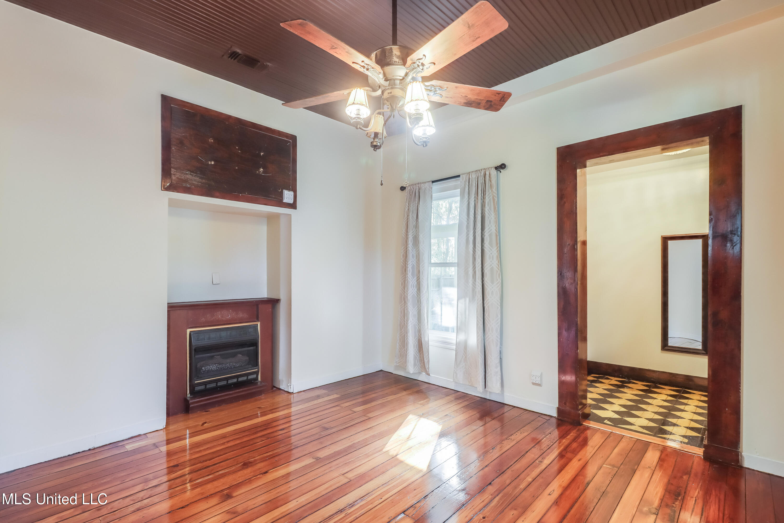 701 Commerce Street Gulfport, MS 39507 - Photo 12 of 23 Photo Dec 09 2025, 11 17 11 AM (1)