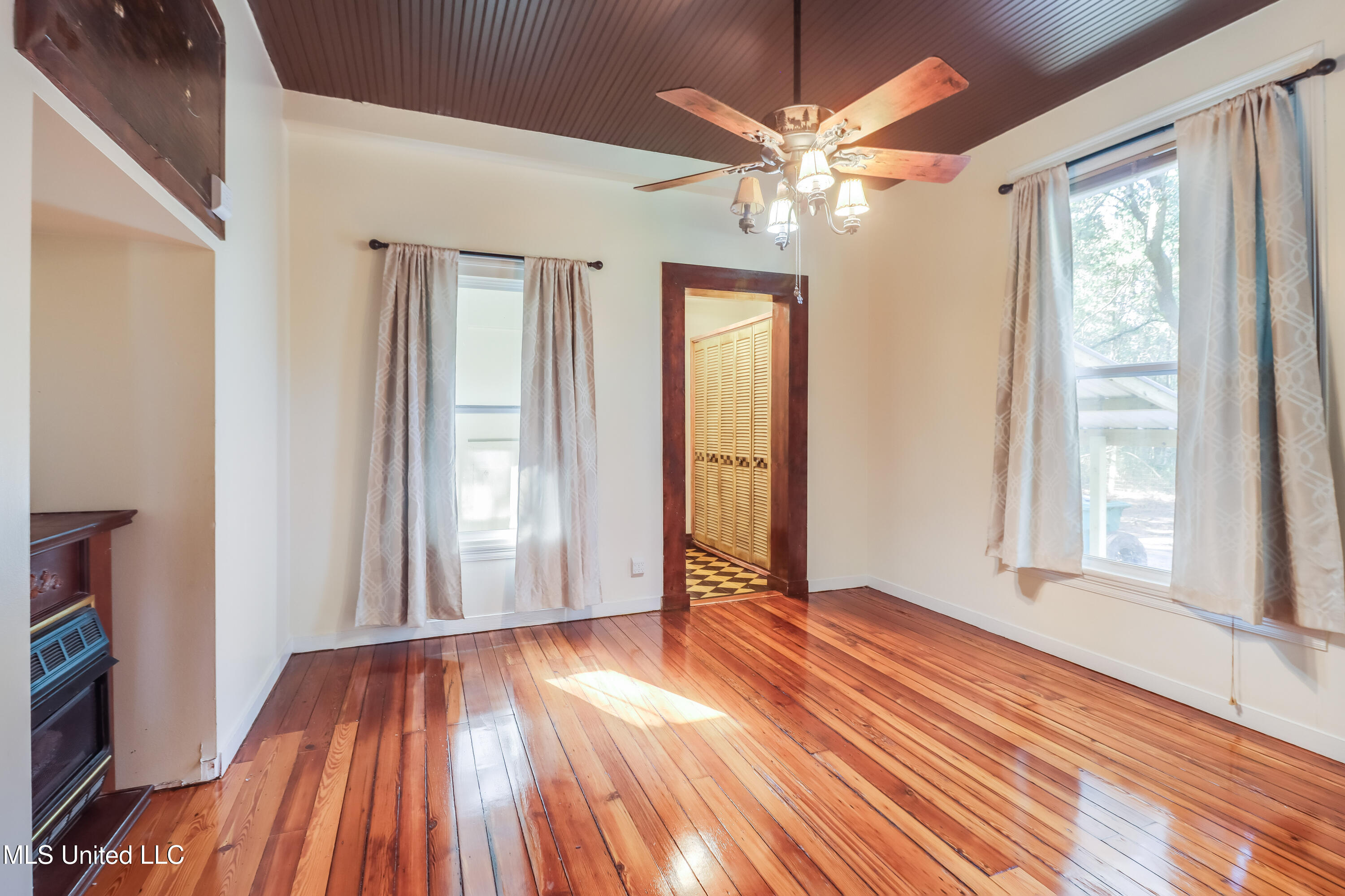 701 Commerce Street Gulfport, MS 39507 - Photo 13 of 23 Photo Dec 09 2025, 11 16 44 AM