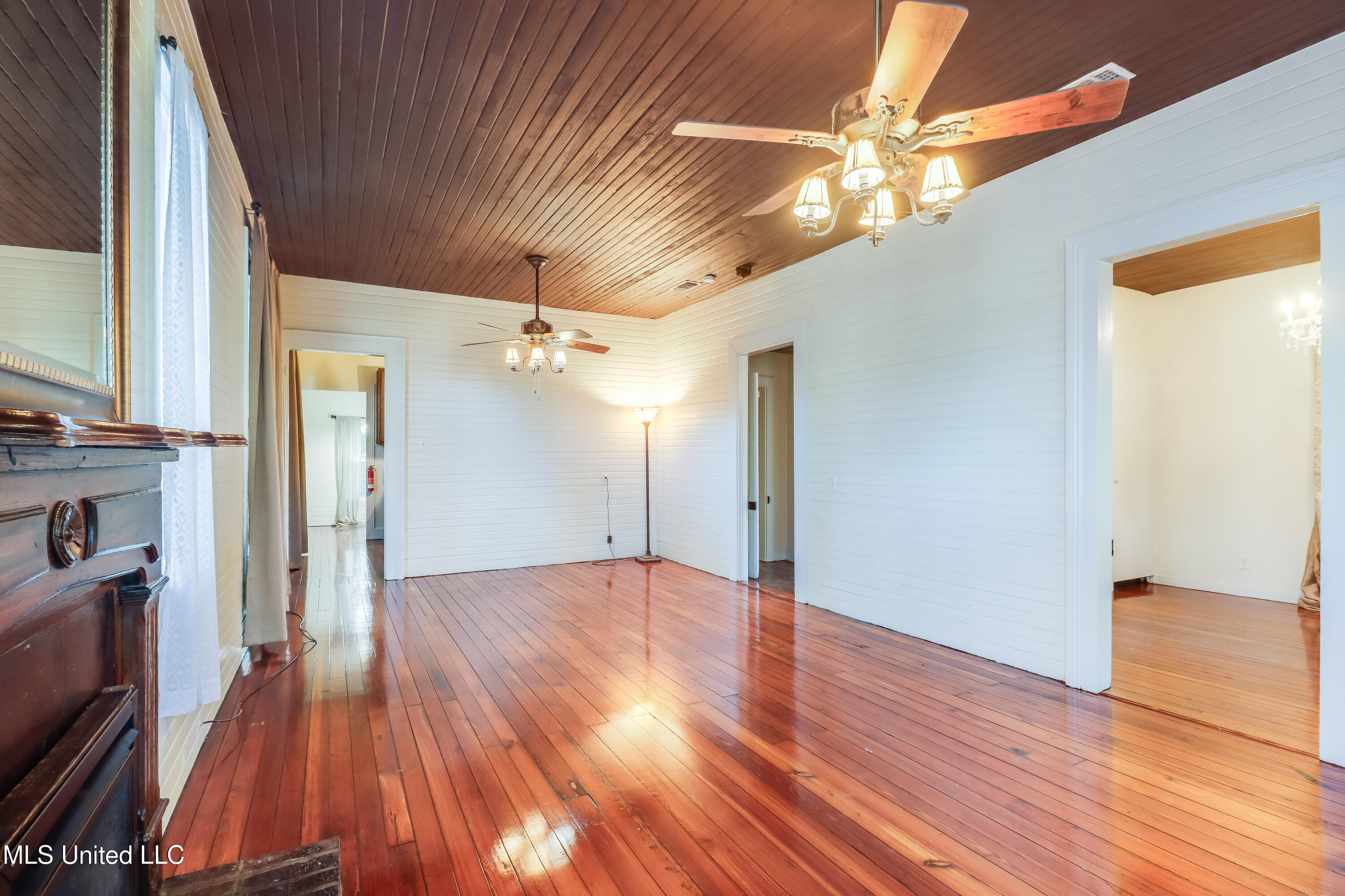 701 Commerce Street Gulfport, MS 39507 - Photo 4 of 23 Photo Dec 09 2025, 11 13 25 AM (1) (1)