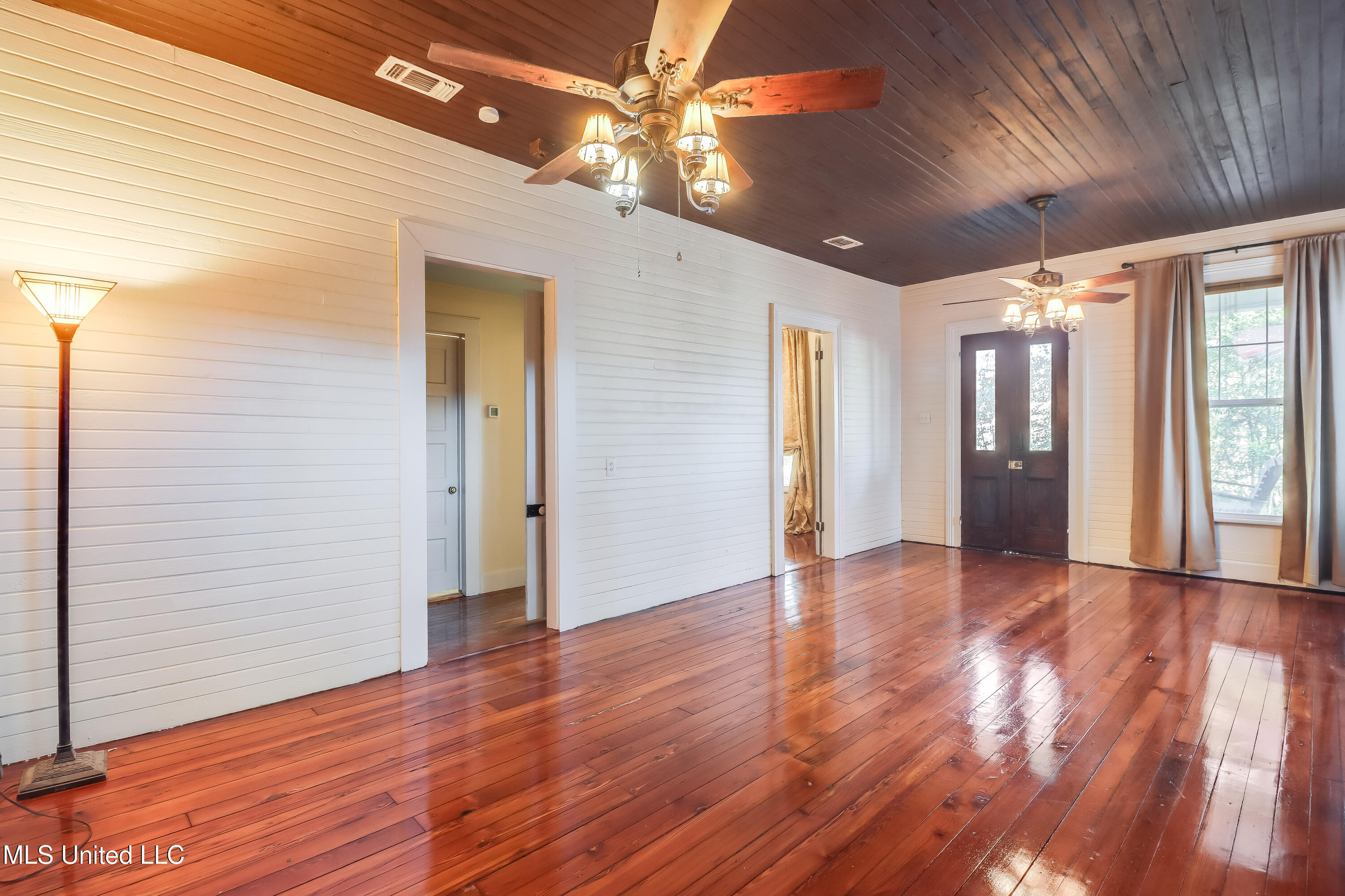 701 Commerce Street Gulfport, MS 39507 - Photo 5 of 23 Photo Dec 09 2025, 11 14 20 AM (2)-2